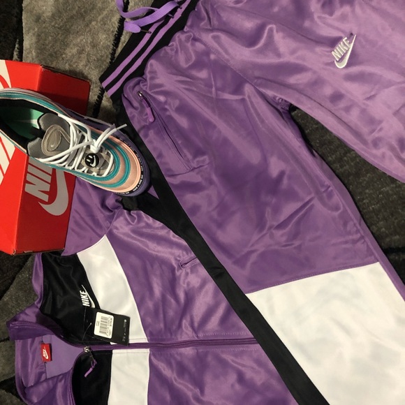 Have a Nike day and Track Suit ! Women’s 7 and s/m - Picture 4 of 4